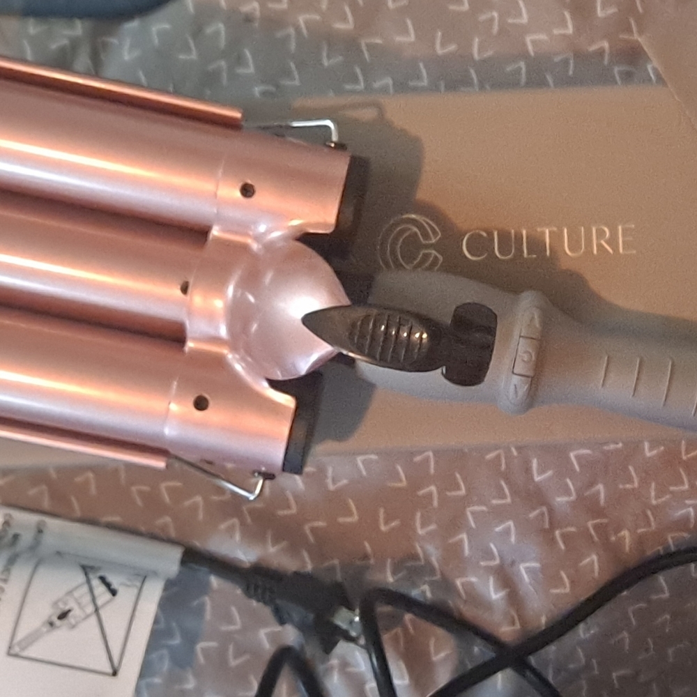 3 barrel titanium hair wave maker by Complex Culture